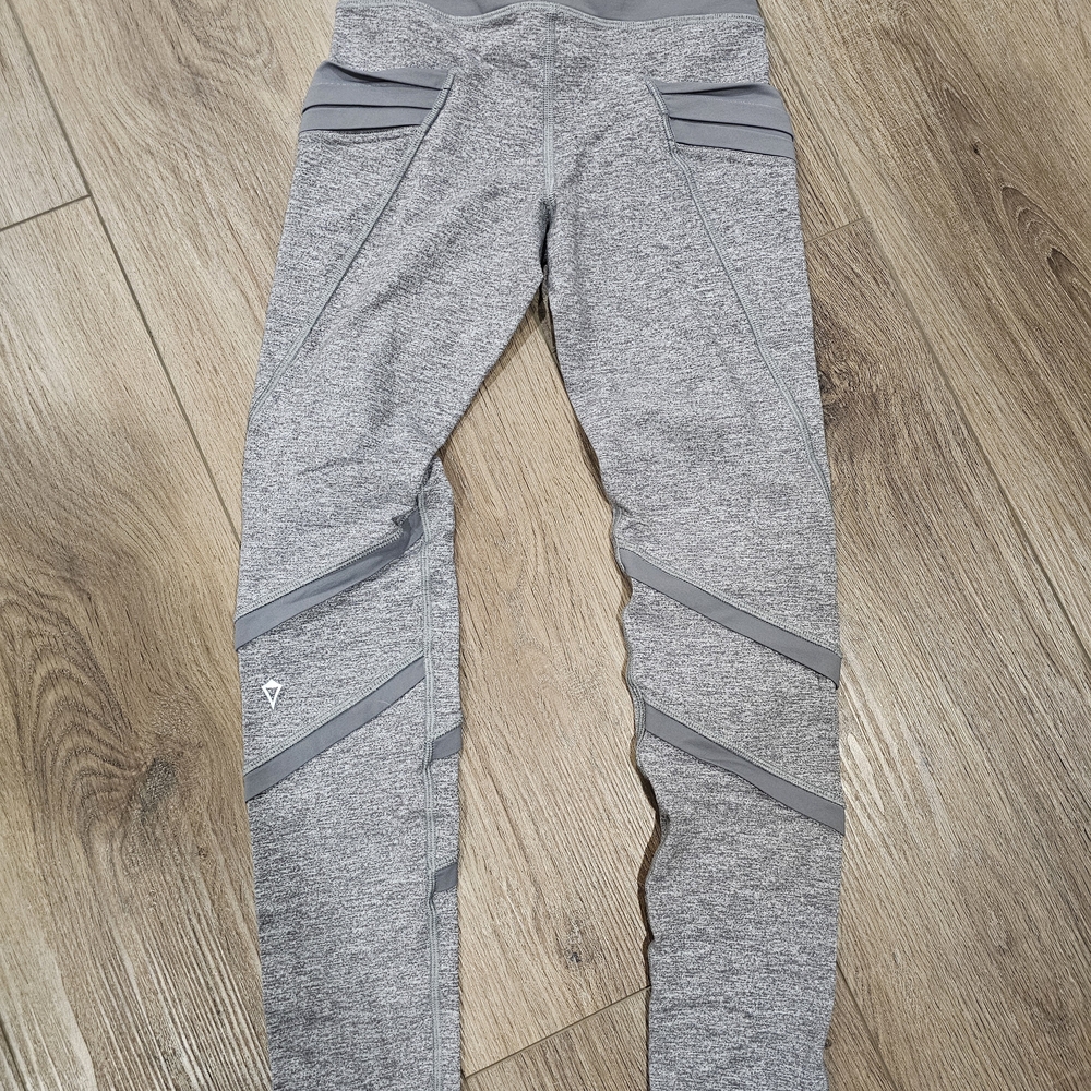 Ivivva Girls' Gray Athletic Top